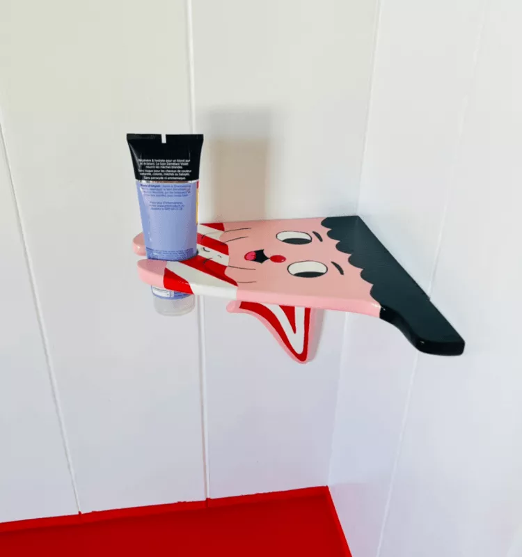 Custom-cut corner shelf